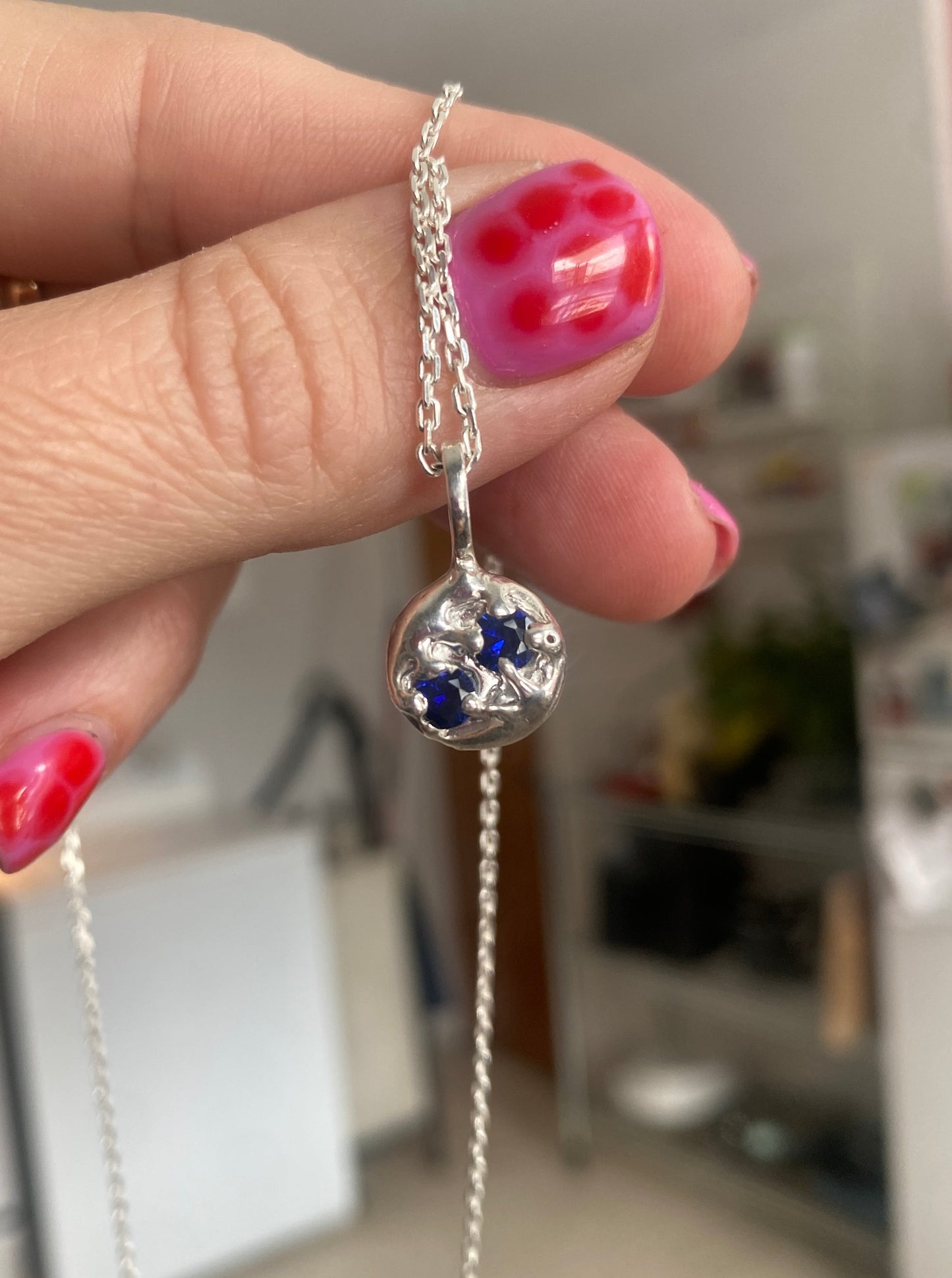 Collier bleu royal